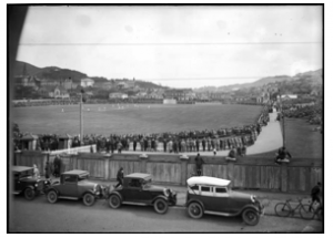 NZ v. England at the Basin Reserve, 1930 [Alexander Turnbull Library EP-0655-1/2-G]
